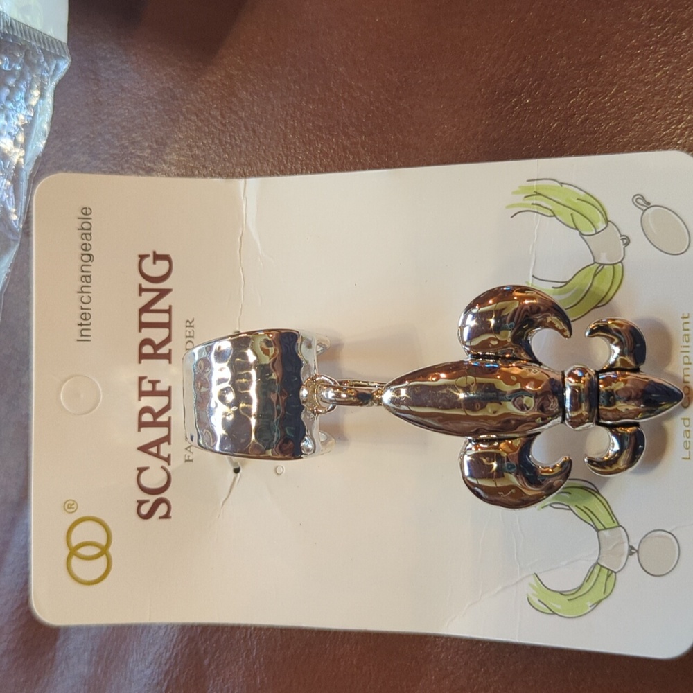 Fleur-de-Lis scarf ring